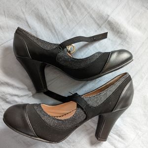 Black and gray tweed Mary Jane pumps size 7